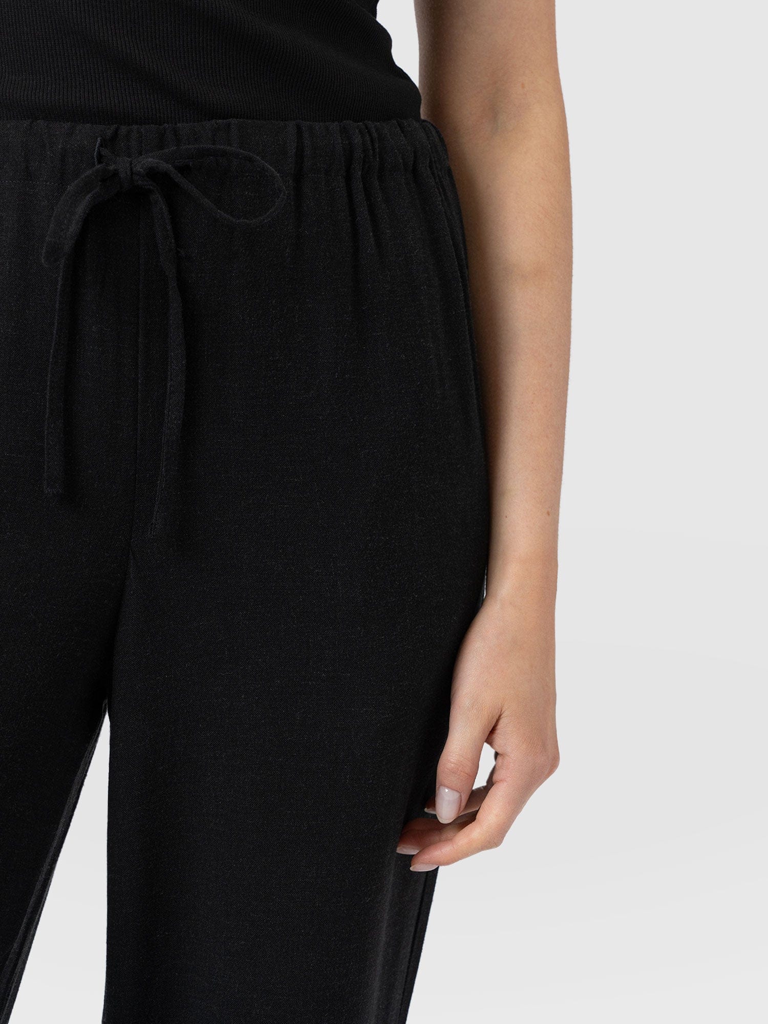 Corinne Pant Black - Women's Trousers | Saint + Sofia® USA